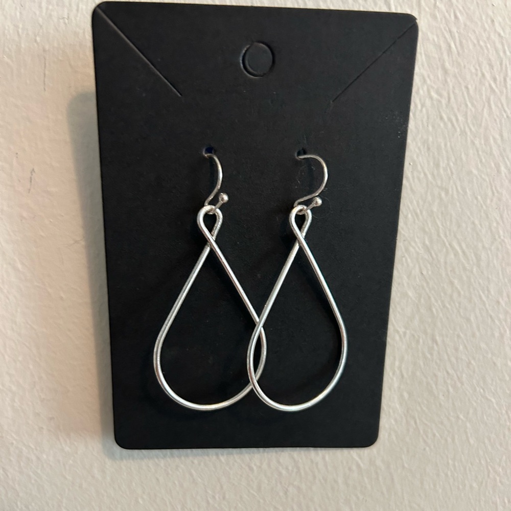 ❤️4/$20 Silver TonedTeardrop Earrings